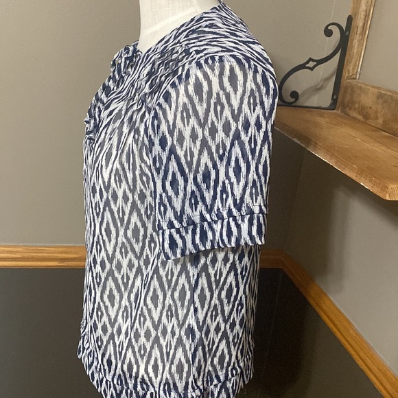 Banana republic navy and white short sleeve v neck lace up sheer top size XS - Picture 4 of 8